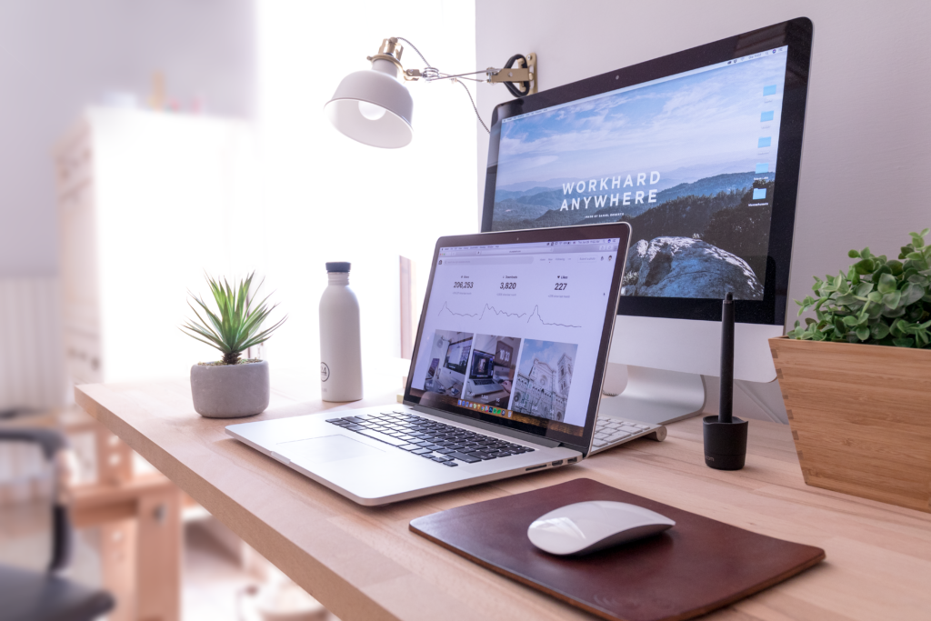 Can I Find A Murphy Bed That Includes A Desk In A Horizontal Design?