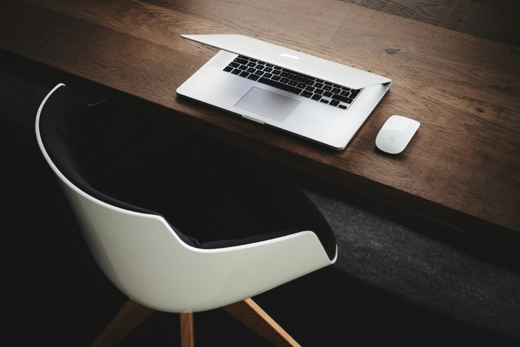 Can I Find A Murphy Bed That Includes A Desk In A Horizontal Design?