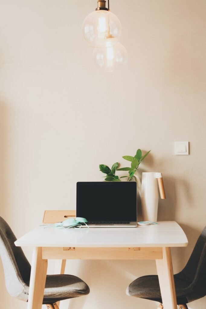 Can I Find A Murphy Bed That Includes A Desk In A Horizontal Design?
