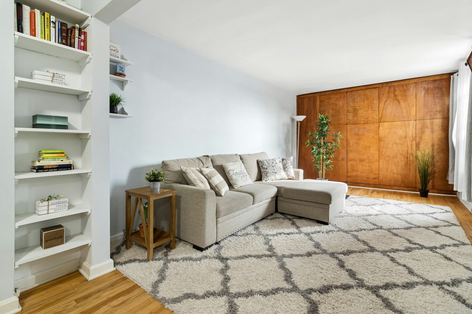 Murphy Bed vs Sofa Bed: Comfort, Space Cost (2026) Murphy Bed vs Sofa Bed: Comfort, Space Cost (2026)