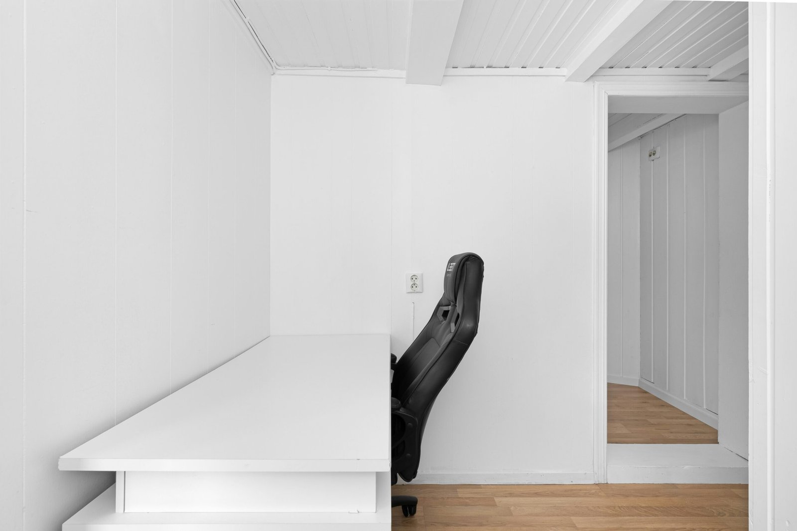 Murphy Bed With Desk: Space-Saving Wall Bed Guide