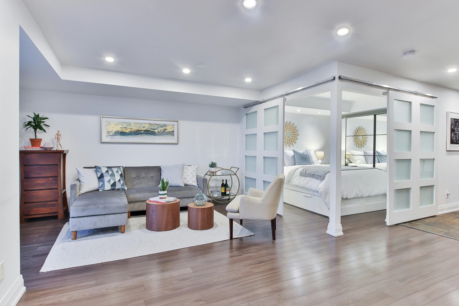 Sofa Panel Bed: Space-Saving Murphy Bed Buying Guide Sofa Panel Bed: Space-Saving Murphy Bed Buying Guide